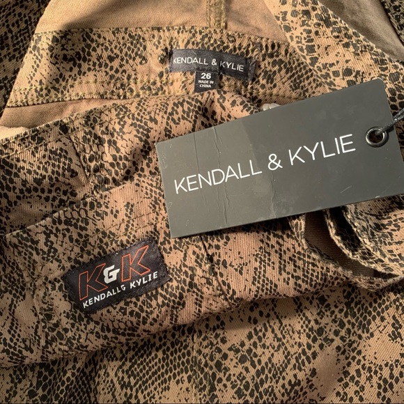 Kendal and Kylie brown and black denim overall romper Camo splatter size 26 - Picture 3 of 4